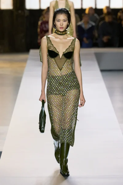 Look 15
